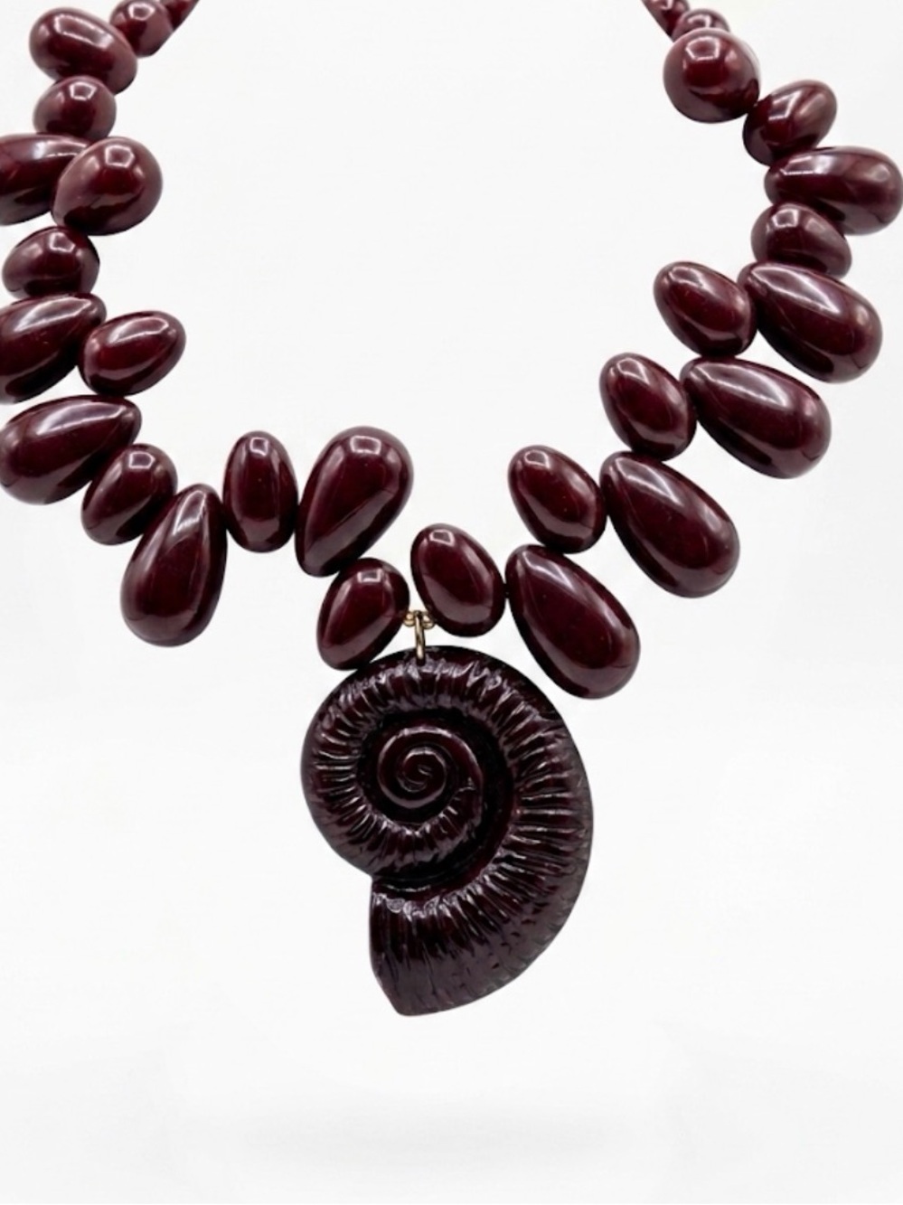 NWT ⚜️🥀⚜️ GARDENIA Shell Conch Beaded Necklace